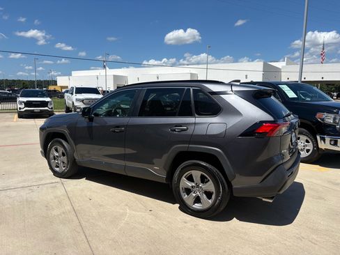 Used 2024 Toyota RAV4 XLE AWD/4WD image 5