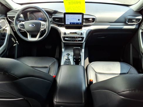 Used 2020 Ford Explorer XLT w/ Equipment Group 202A AWD/4WD image 12