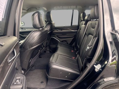 Used 2023 Jeep Grand Cherokee Limited w/ Luxury Tech Group II AWD/4WD image 8