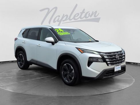 Used 2025 Nissan Rogue SV AWD/4WD image 3