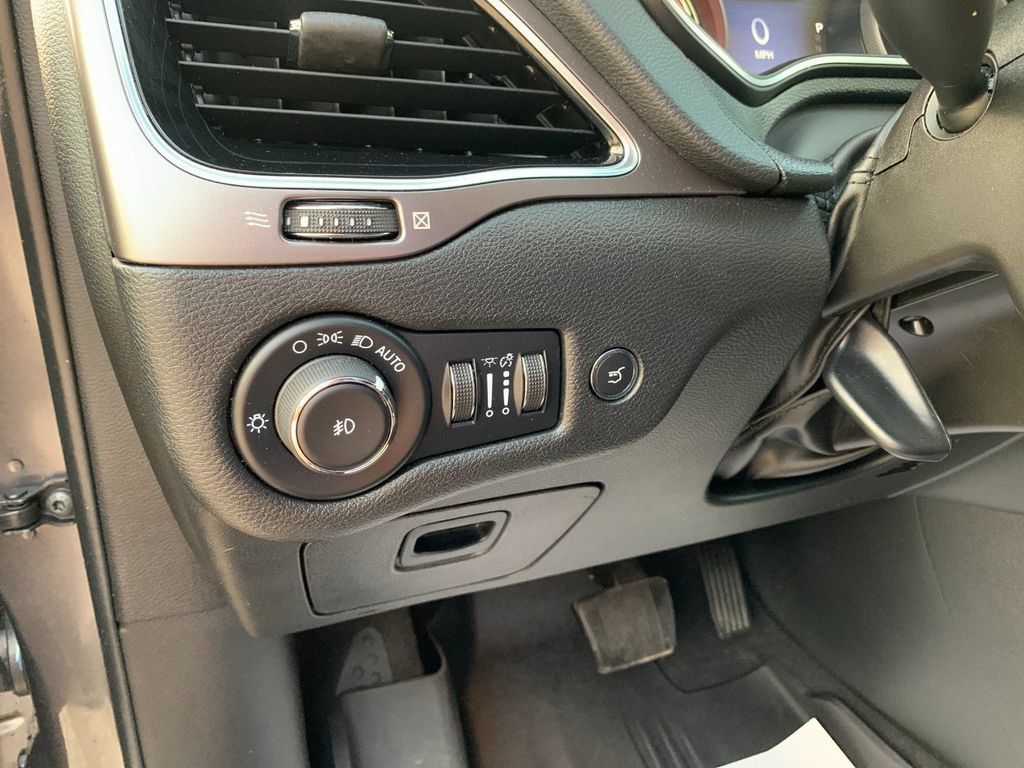 Used 2022 Jeep Cherokee Limited AWD/4WD image 31