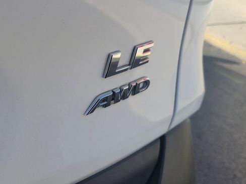 Used 2019 Toyota RAV4 LE image 6