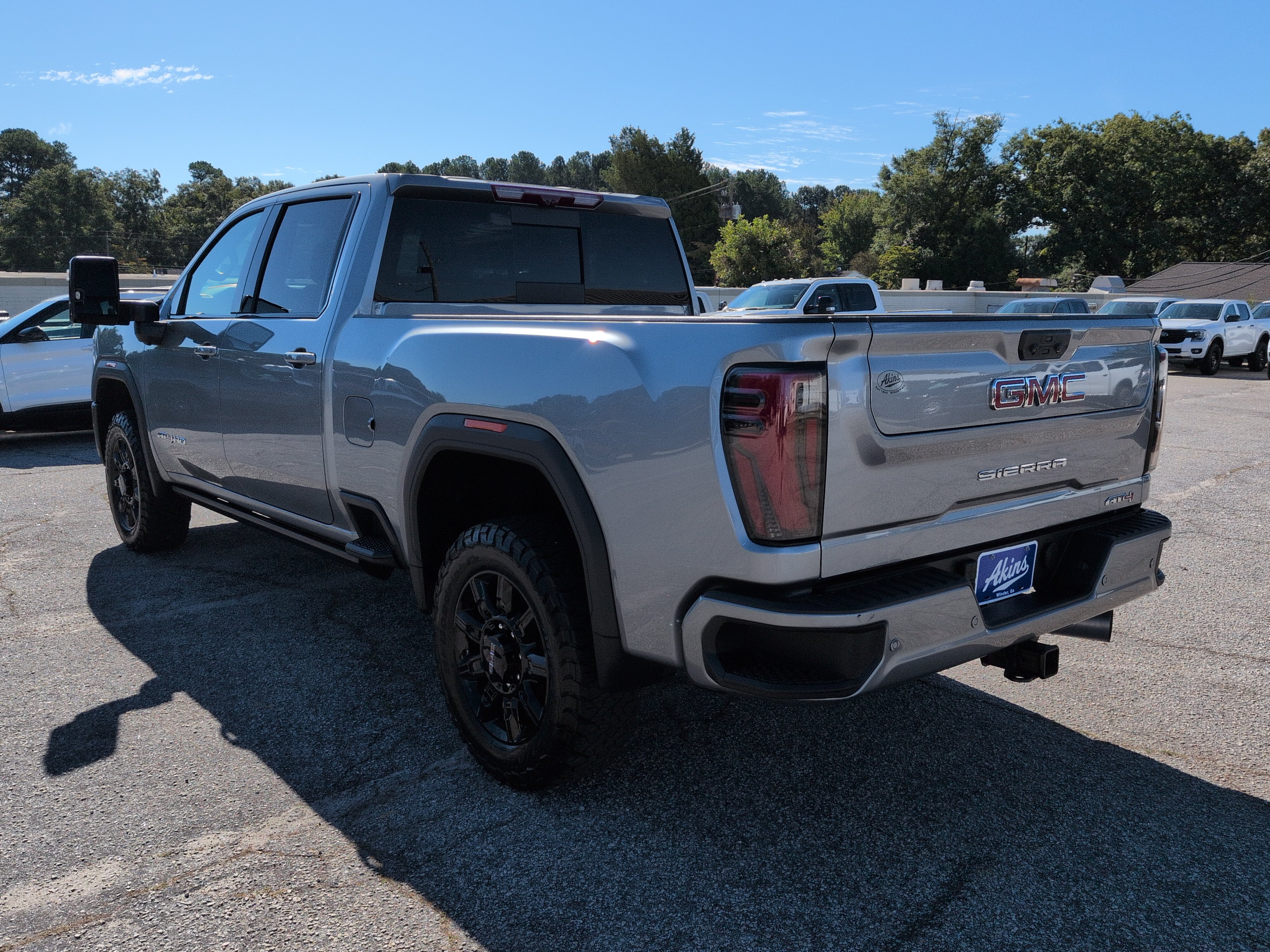 Used 2025 GMC Sierra 2500 AT4 w/ AT4 Premium Plus Package AWD/4WD image 5