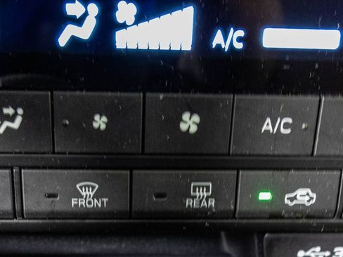 Used 2026 Subaru Outback Premium AWD/4WD image 10