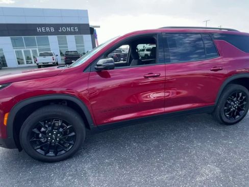 Used 2024 Chevrolet Traverse LT w/ Midnight/Sport Edition FWD image 4