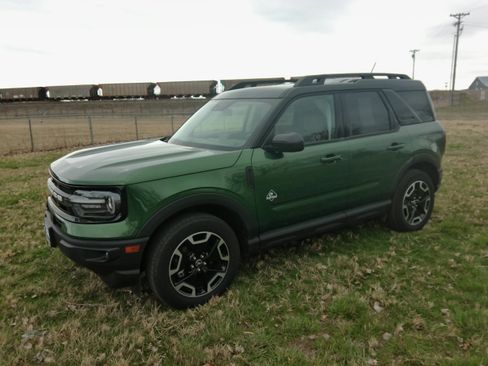 Used 2024 Ford Bronco Sport Outer Banks w/ Tech Package image 2