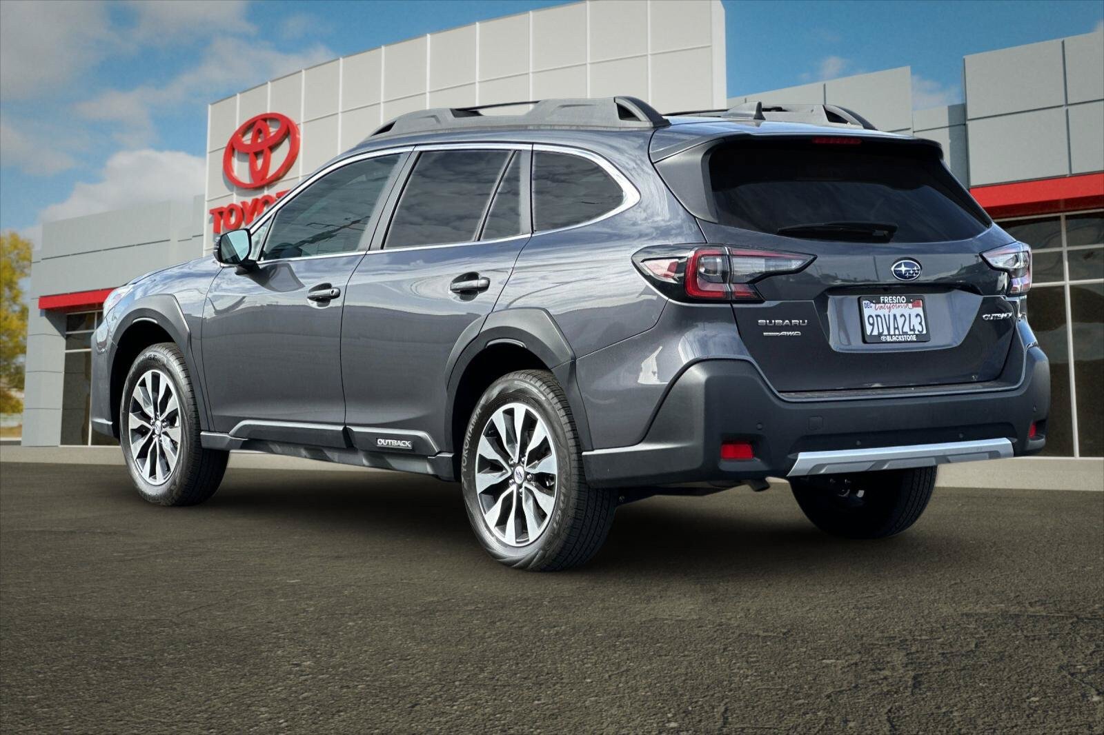 Used 2023 Subaru Outback Limited AWD/4WD image 5