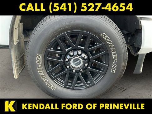 Used 2022 Ford F350 Lariat w/ Black Appearance Package image 14