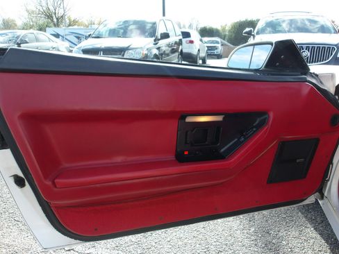 Used 1988 Chevrolet Corvette Convertible image 10