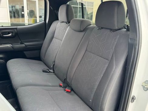 Used 2018 Toyota Tacoma TRD Sport image 34