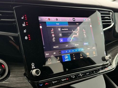 Used 2022 Jeep Wagoneer Series III w/ Premium Group I image 25