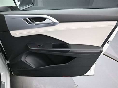 Used 2025 Volkswagen Taos SE w/ Panoramic Sunroof Package image 36