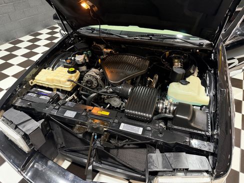 Used 1995 Cadillac Fleetwood Brougham RWD image 2