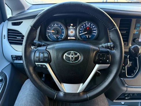 Used 2017 Toyota Sienna XLE w/ XLE Navigation Package AWD/4WD image 10