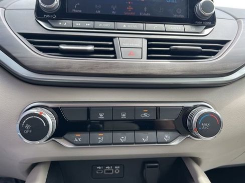 Used 2025 Nissan Altima 2.5 SV FWD image 19