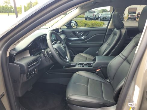 New 2025 Lincoln Corsair Reserve image 12