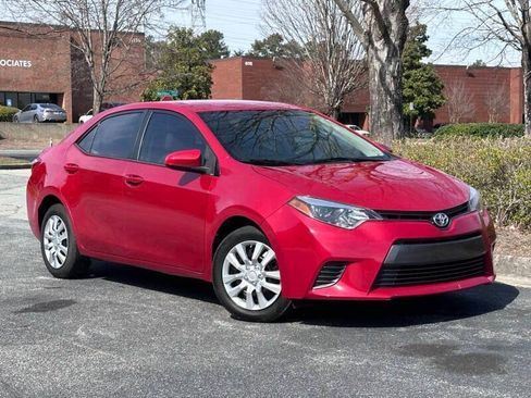 Used 2016 Toyota Corolla LE FWD image 2