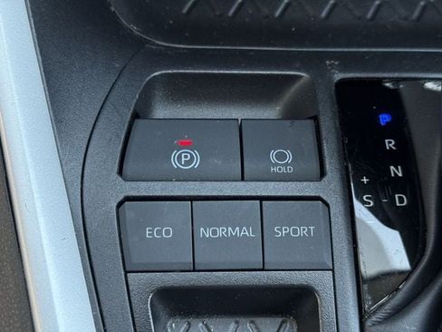 Used 2025 Toyota RAV4 XLE FWD image 21