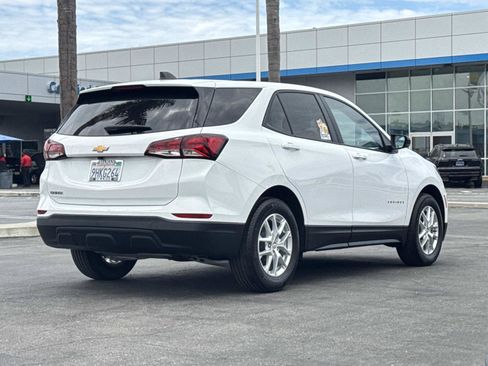 Used 2023 Chevrolet Equinox LS w/ LS Convenience Package FWD image 5