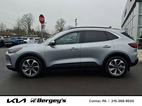 Used 2023 Ford Escape Platinum w/ Premium Technology Package FWD image 9