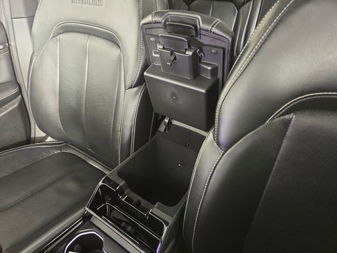 Certified 2025 Jeep Grand Cherokee Overland image 31