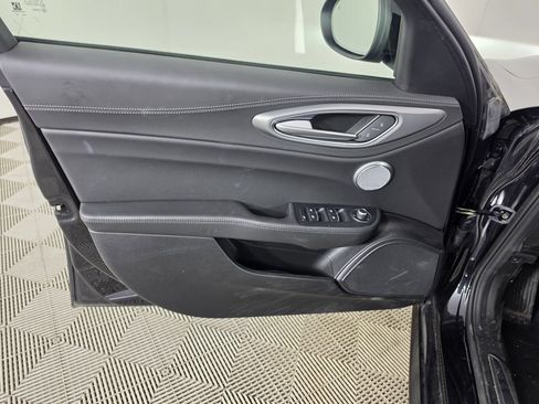 Used 2024 Alfa Romeo Giulia Veloce AWD/4WD image 18
