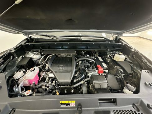 Used 2023 Toyota Highlander XLE image 37