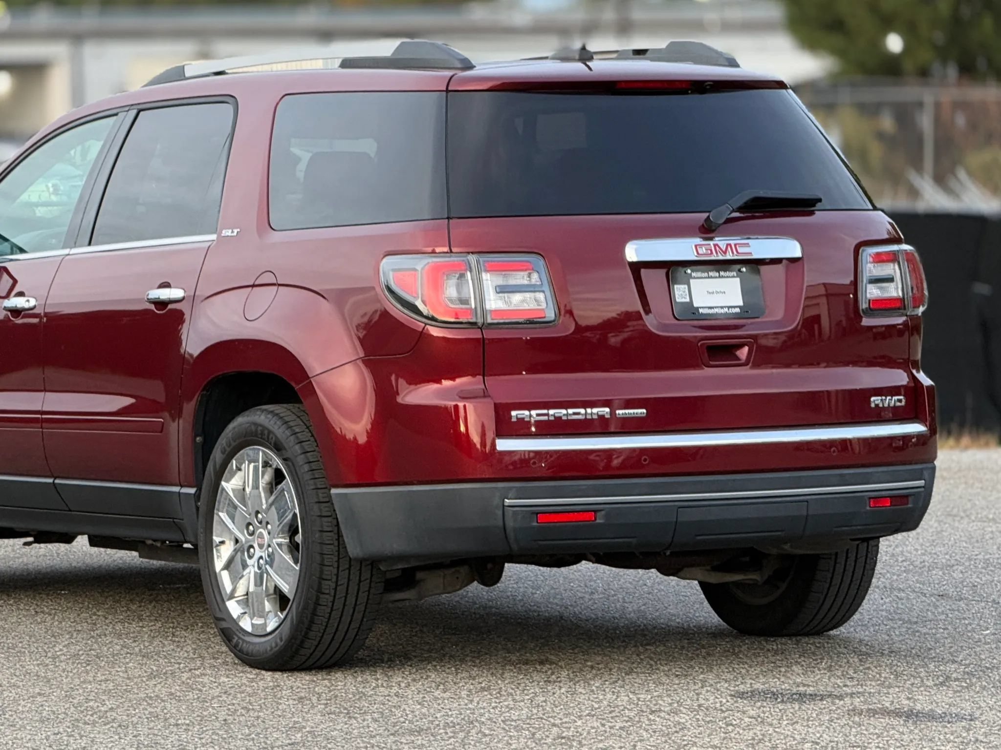 Used 2017 GMC Acadia Limited SLT AWD/4WD image 16