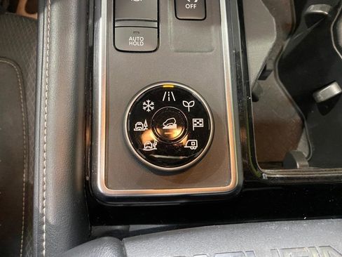 Used 2022 Nissan Pathfinder SV w/ SV Premium Package AWD/4WD image 16