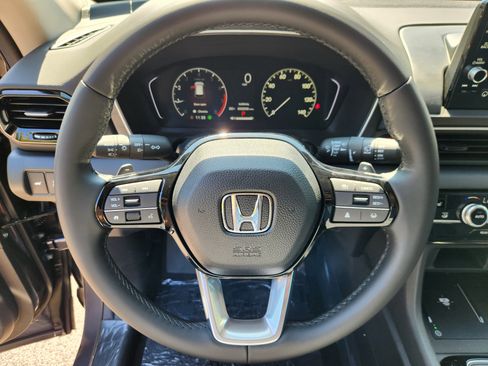 New 2025 Honda Pilot Touring image 9