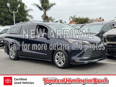 Used 2023 Toyota Sienna Platinum AWD/4WD image 1