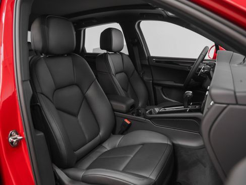 Certified 2026 Porsche Macan AWD/4WD image 21