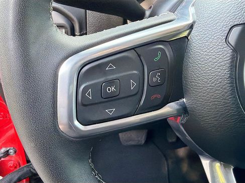 Used 2025 Jeep Wrangler Unlimited Sahara AWD/4WD image 33