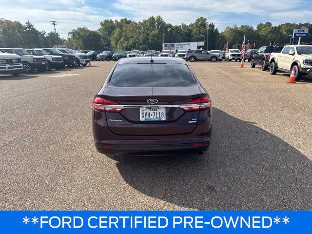 Used 2017 Ford Fusion SE w/ Fusion SE Technology Package FWD image 7