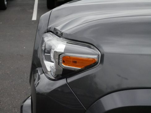 Used 2019 Toyota Tacoma TRD Sport AWD/4WD image 16