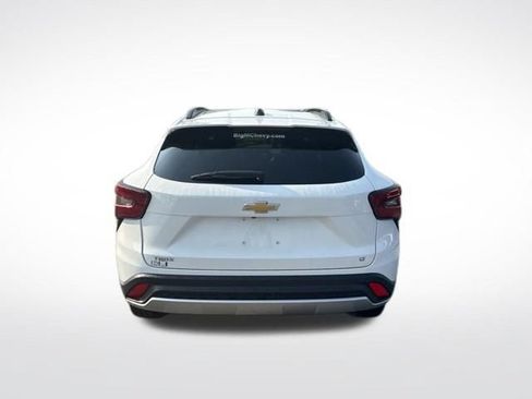 Used 2025 Chevrolet Trax LT FWD image 4