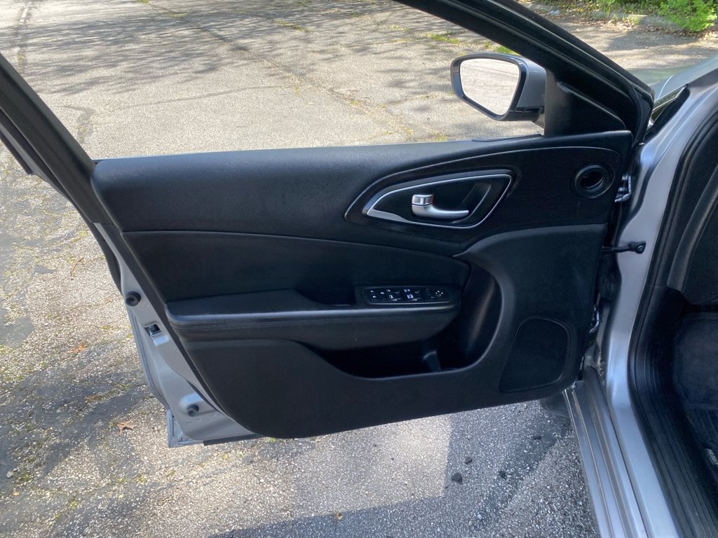 Used 2016 Chrysler 200 C AWD/4WD image 9