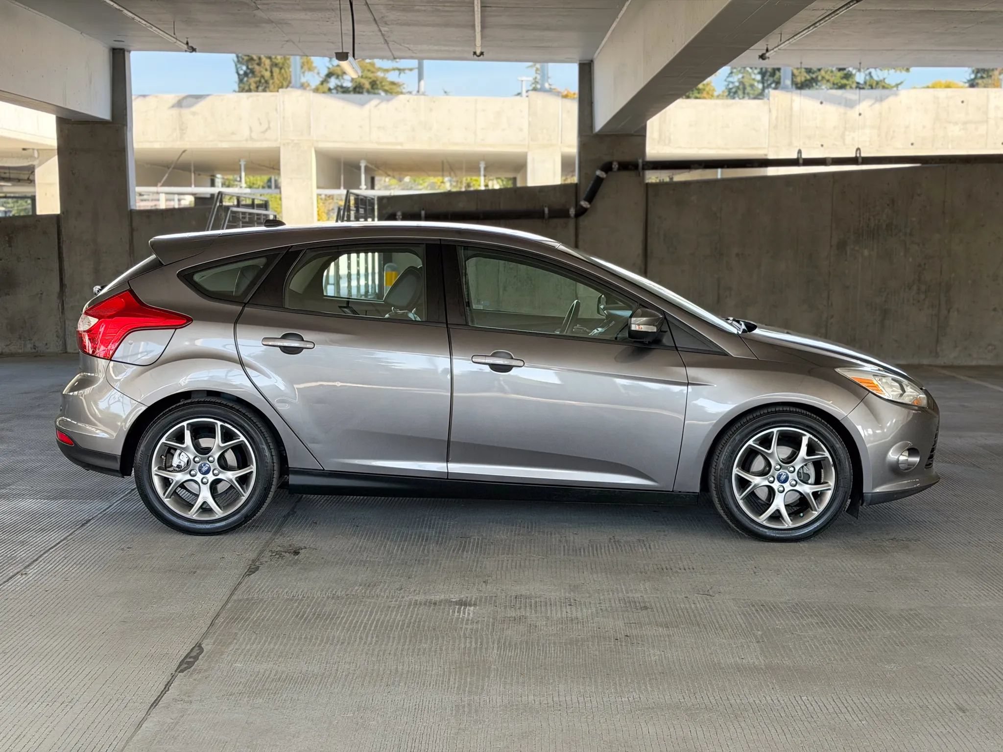 Used 2014 Ford Focus SE w/ Equipment Group 201A FWD image 4
