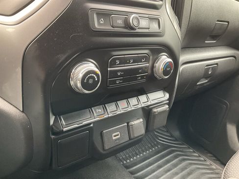 Used 2020 GMC Sierra 1500 4x4 Crew Cab w/ Convenience Package image 18