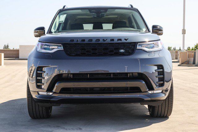 Certified 2025 Land Rover Discovery Dynamic SE AWD/4WD image 2