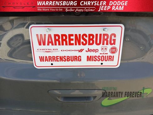 Used 2025 Chrysler Pacifica Limited image 35