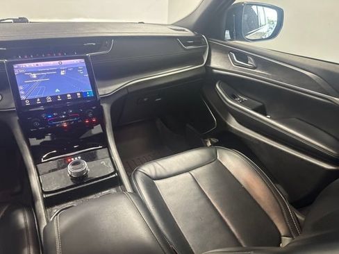 Used 2024 Jeep Grand Cherokee L Limited w/ Luxury Tech Group II RWD image 21
