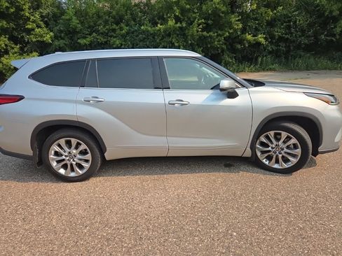 Used 2020 Toyota Highlander Limited w/ Protection Package #3 AWD/4WD image 15
