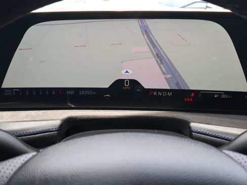 Used 2025 Cadillac XT4 Sport w/ Technology Package image 34