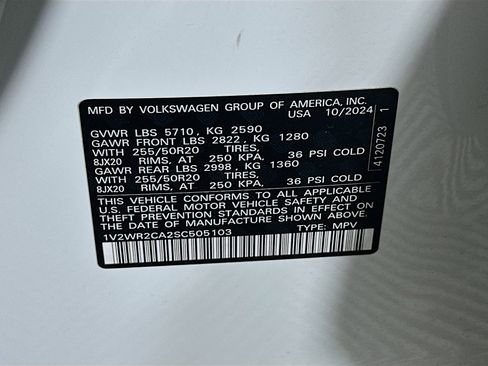Used 2025 Volkswagen Atlas SE image 12