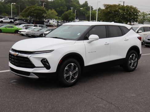 Used 2025 Chevrolet Blazer LT FWD image 5