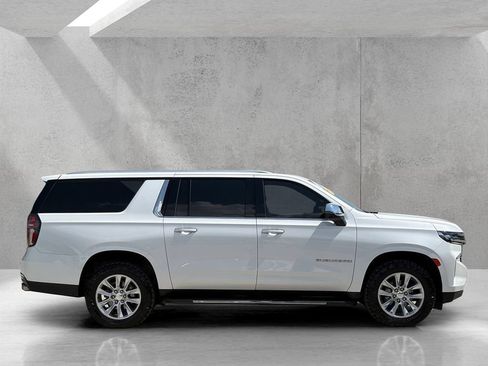 Used 2023 Chevrolet Suburban Premier AWD/4WD image 4