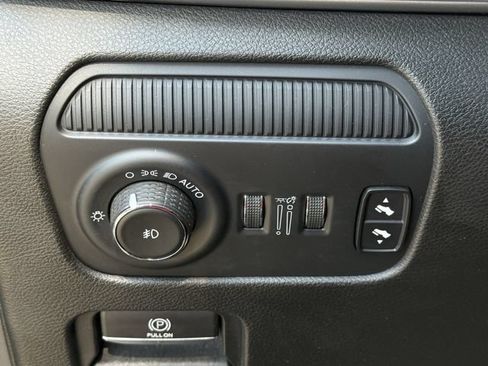 Used 2024 Jeep Wagoneer L Series II RWD image 20