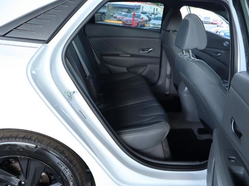 Used 2021 Hyundai Elantra SEL FWD image 31