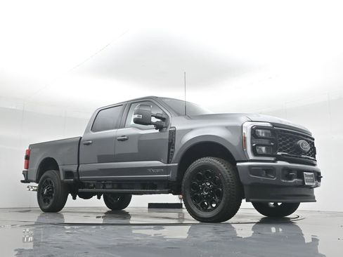 New 2026 Ford F250 Lariat w/ Black Appearance Package image 40